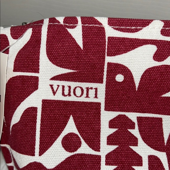 💗NWT Vuori Holiday 25 Pouch Strawberry - Picture 6 of 7